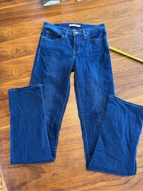 Levi’s 314 Shaping Straight Leg Jeans, Low Rise, in EUC, Long Length, Sz 27 L